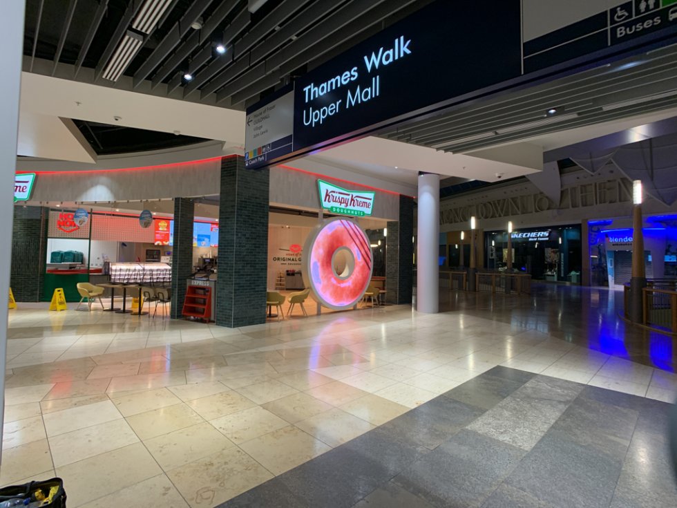 Custom Donut Shaped LED Screen For Krispy Kreme Bluewater Store